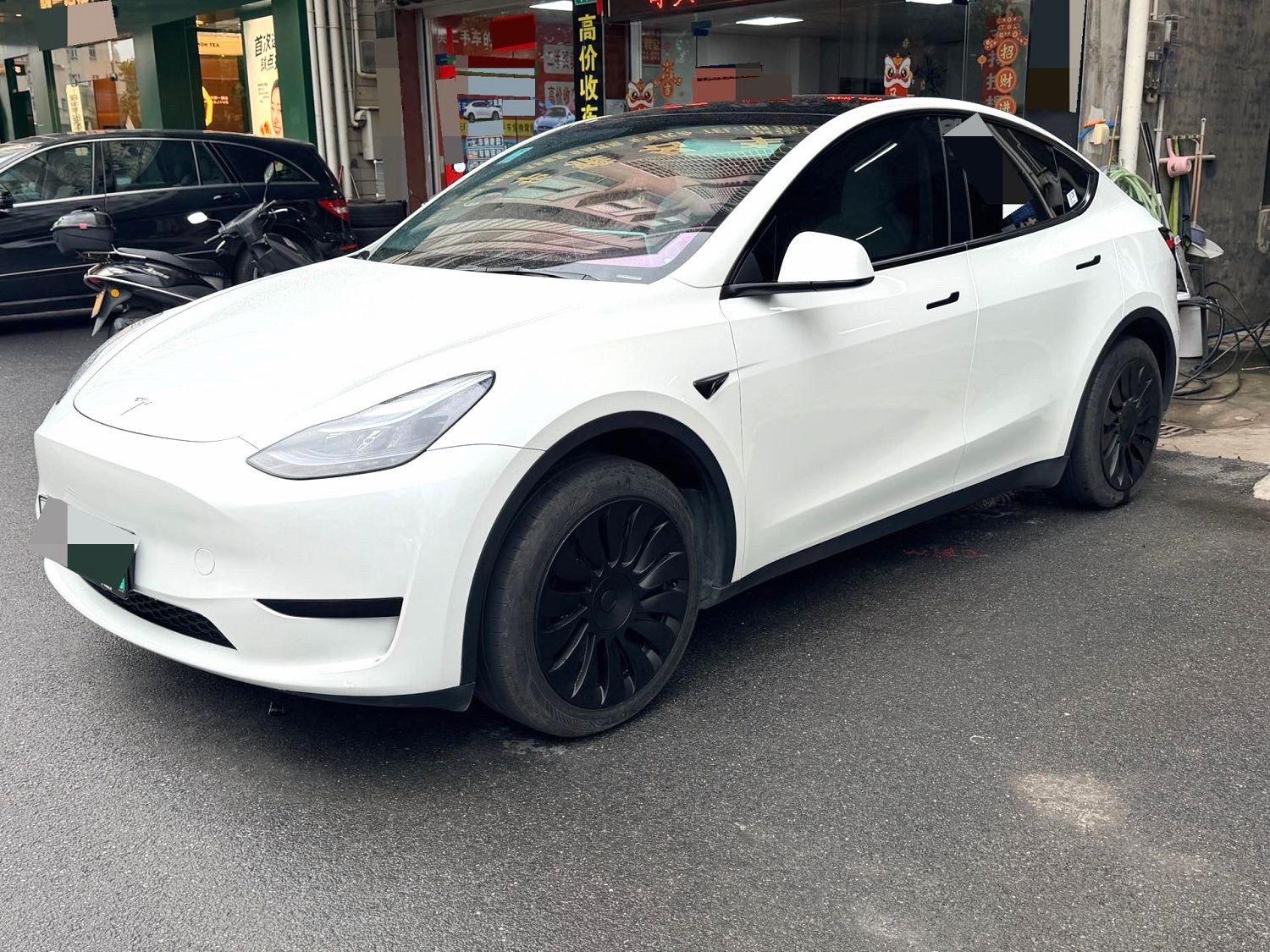 Tesla Model Y 2024 car image 