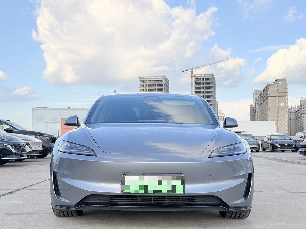 Tesla Model 3 2025 car image #2