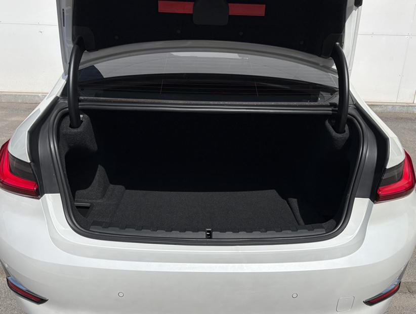 BMW 3 Series 2019 #18 BMW 3 Series 2019 car image #18