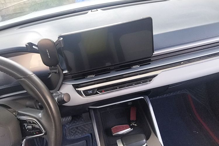 GEELY Emgrand 2022 car image #13