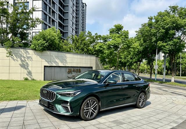 GEELY Emgrand 2025 car image #12