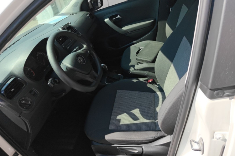 Volkswagen Polo 2018 car image #15