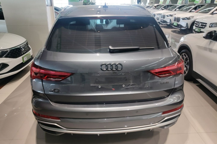 Audi Q3 2023 car image #4