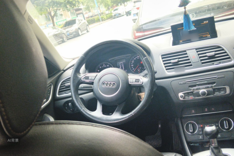 Audi Q3 2017 car image #12
