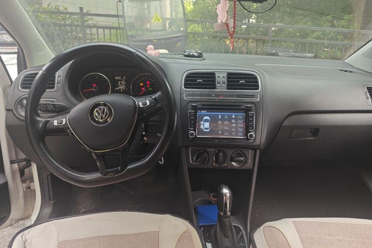 Volkswagen Polo 2017 car image #11