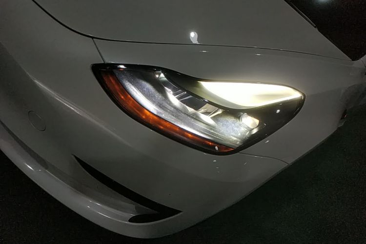 Tesla Model 3 2022 car image #22
