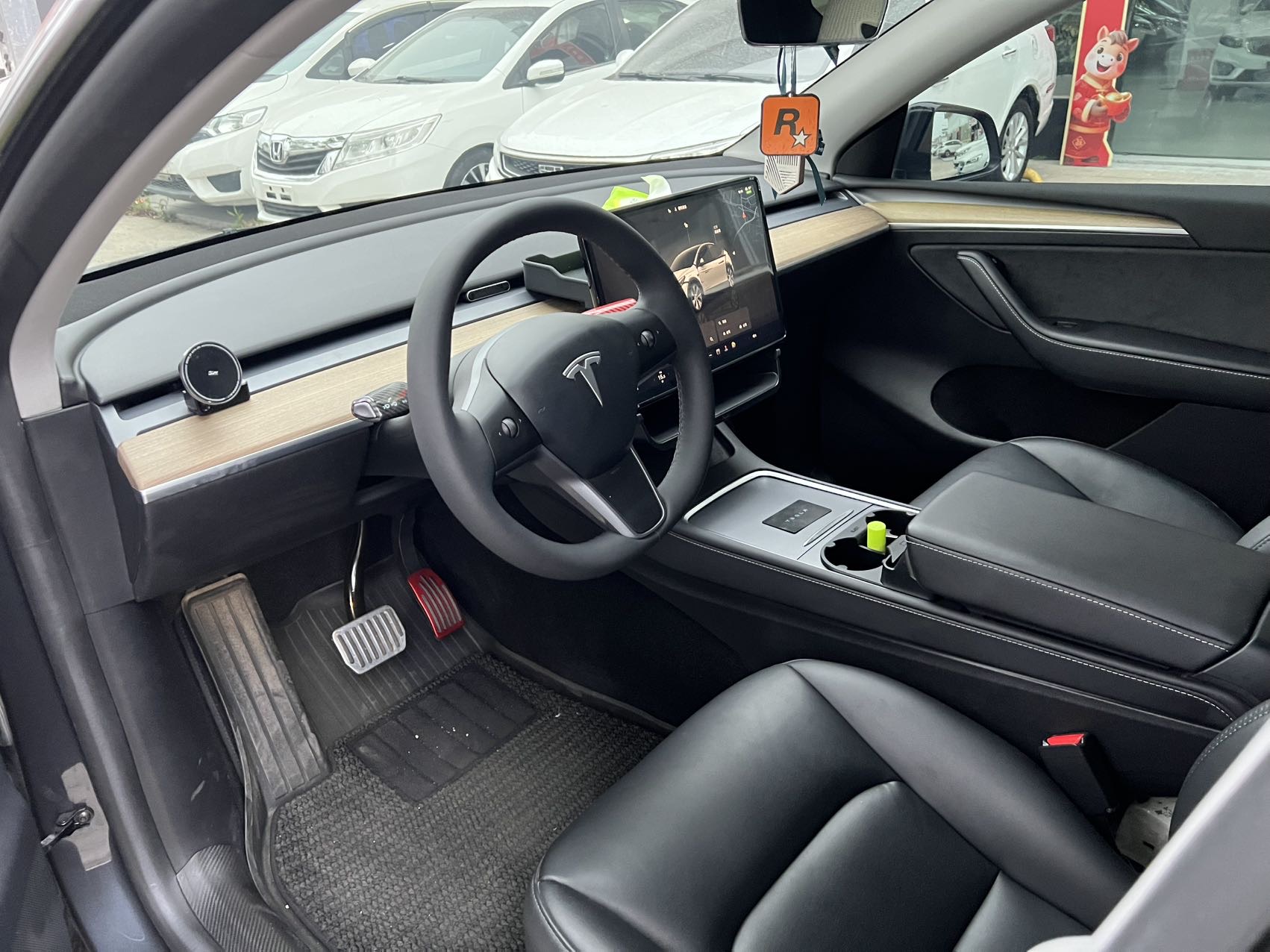 Tesla Model Y 2022 #4 Tesla Model Y 2022 car image #4