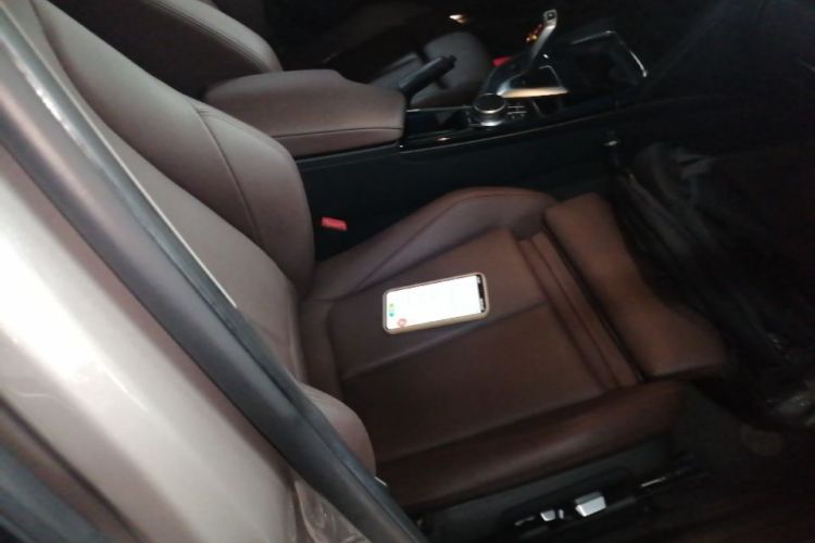 BMW 3 Series 2019 car image #24