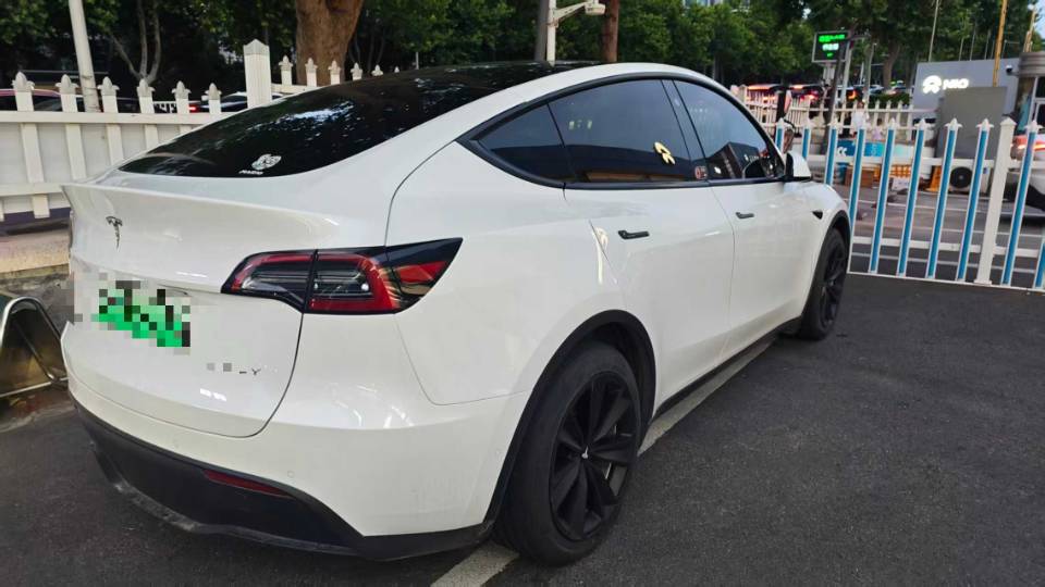 Tesla Model Y 2021 #3 Tesla Model Y 2021 car image #3