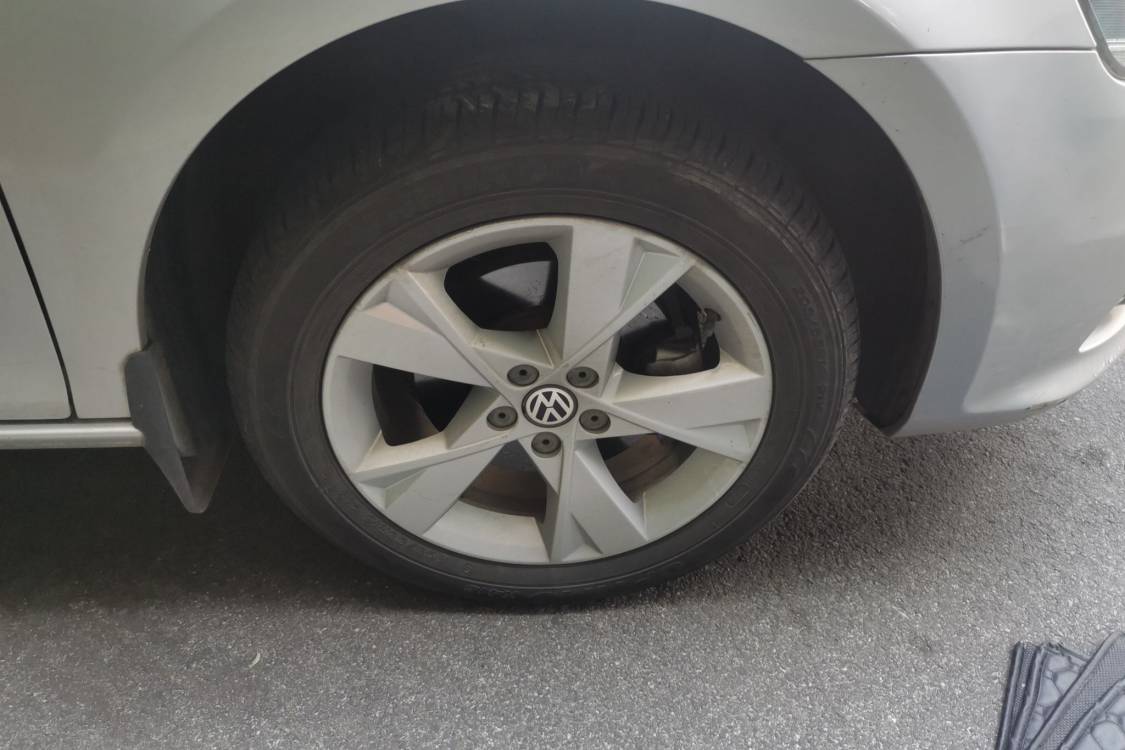 Volkswagen Bora 2014 car image #9