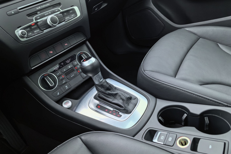 Audi Q3 2017 car image #23