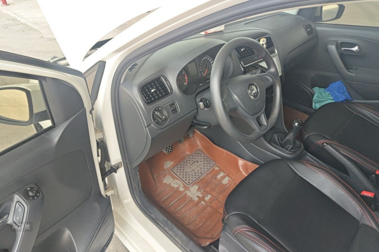 Volkswagen Polo 2018 car image #18