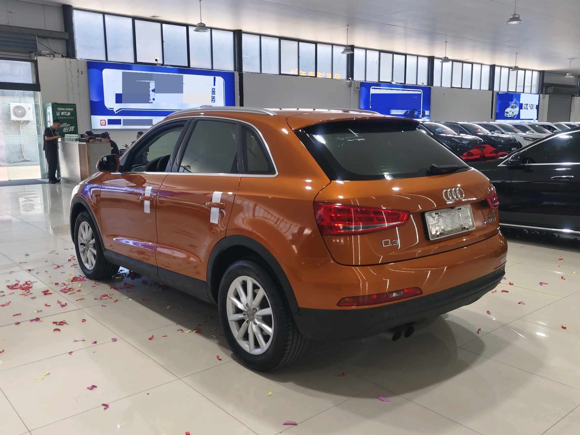 Audi Q3 2016 car image #7