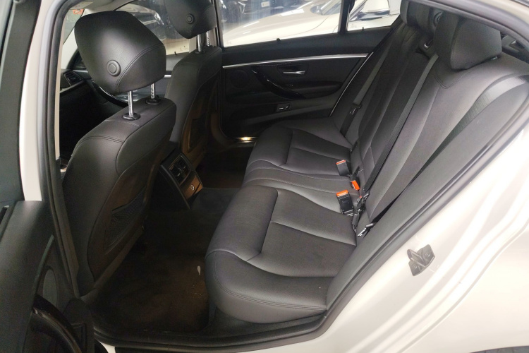 BMW 3 Series 2017 car image #17