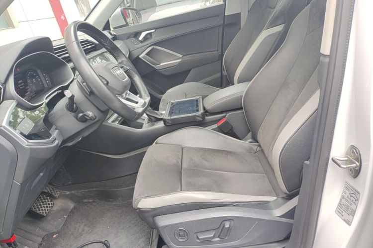 Audi Q3 2020 car image #15
