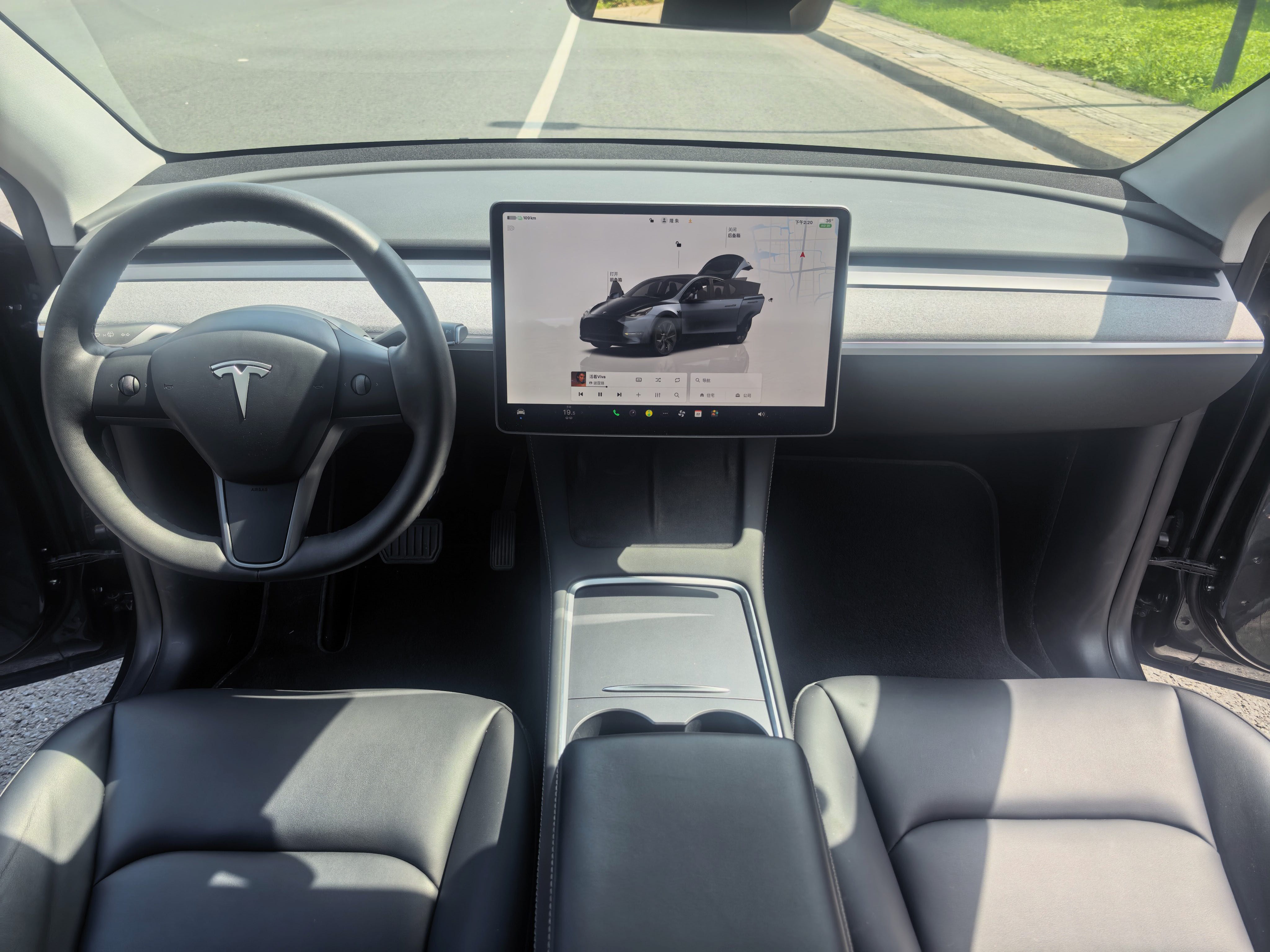Tesla Model Y 2024 #4 Tesla Model Y 2024 car image #4