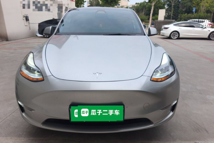 Tesla Model Y 2024 #3 Tesla Model Y 2024 car image #3