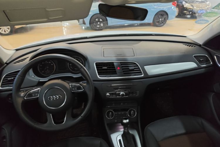 Audi Q3 2017 car image #10