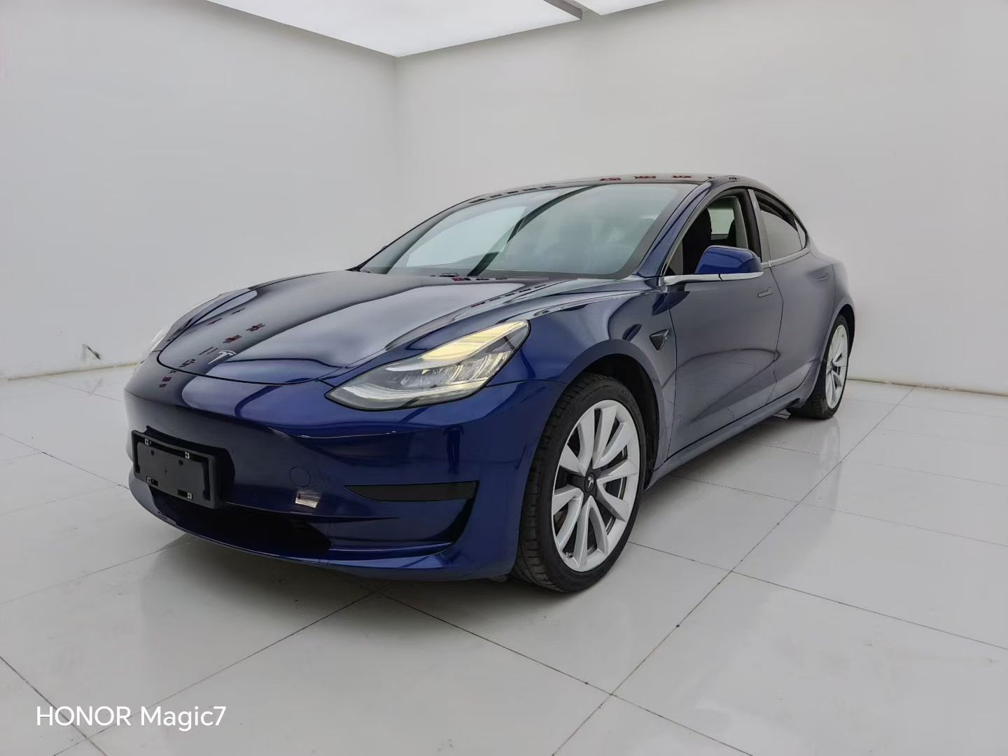 Tesla Model 3 2020 car image 