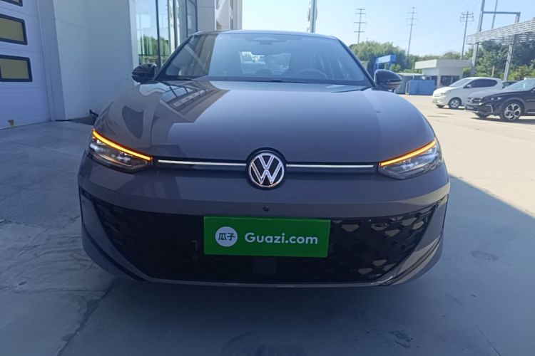 2025 car image #3