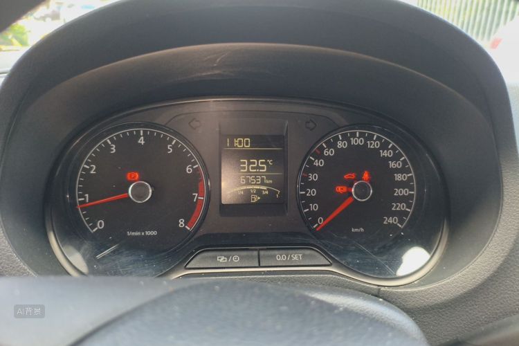 Volkswagen Polo 2015 car image #13