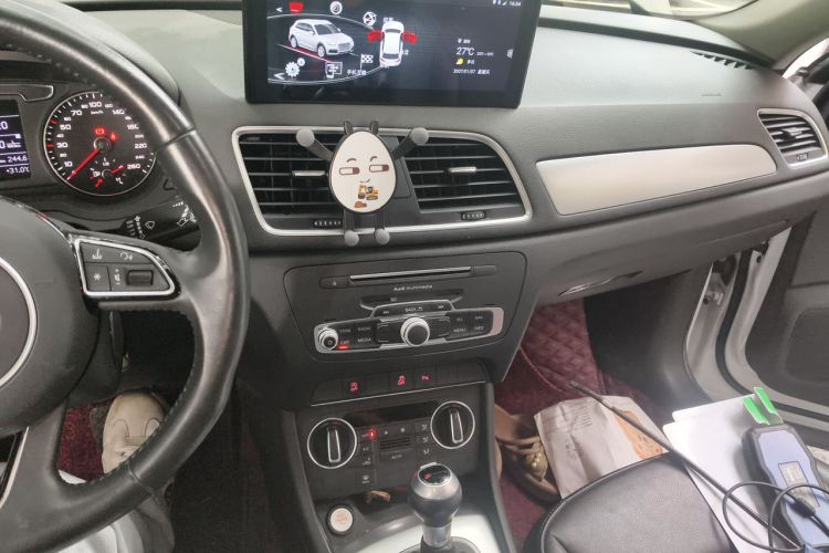 Audi Q3 2019 car image #13