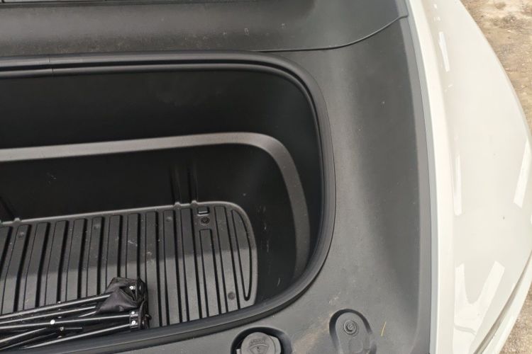 Tesla Model Y 2026 #27 Tesla Model Y 2026 car image #27