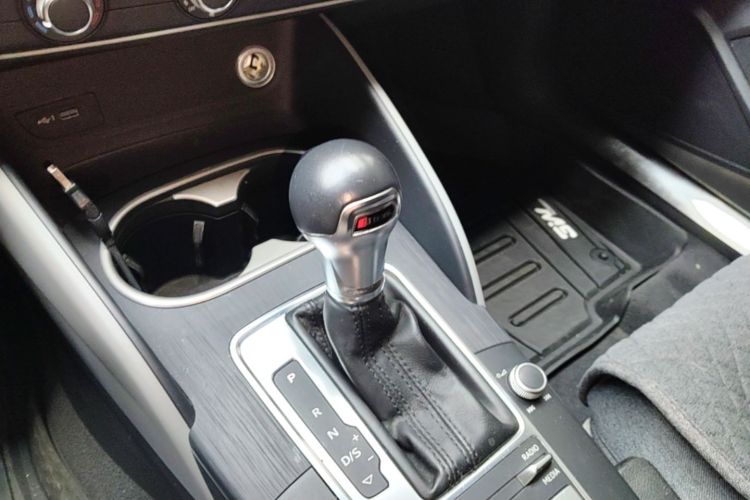 Audi A3 2018 immagine di auto #14