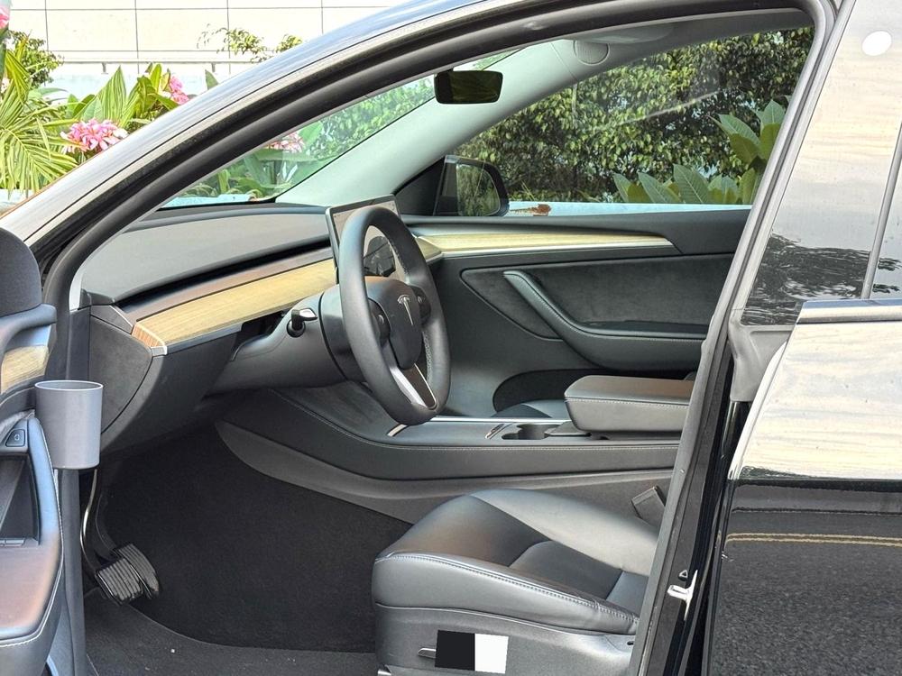 Tesla Model Y 2023 #12 Tesla Model Y 2023 car image #12