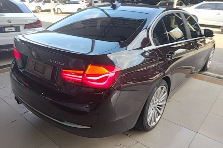 BMW 3 Series 2018 car image #7