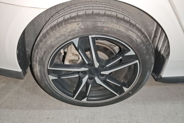 GEELY Binray 2023 immagine di auto #10