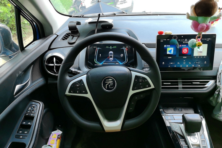 BYD Yuan New Energy 2019 immagine di auto #11
