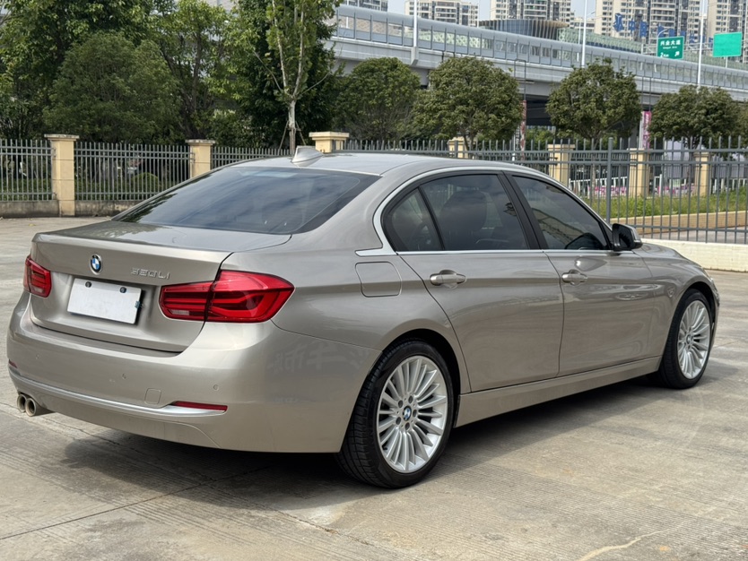 BMW 3 Series 2018 car image #11