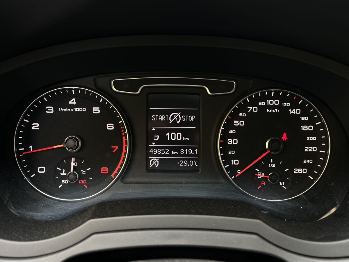 Audi Q3 2015 car image #7