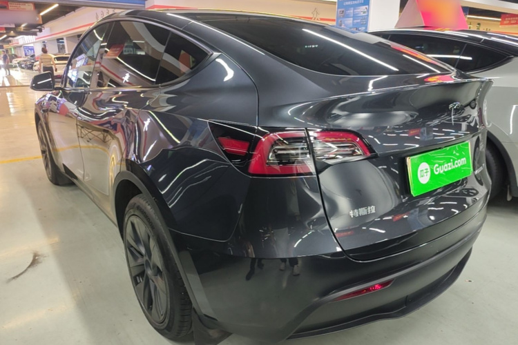Tesla Model Y 2024 #5 Tesla Model Y 2024 car image #5
