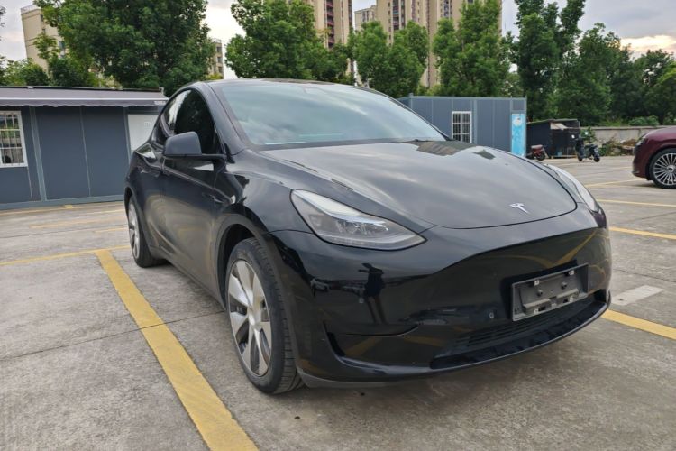 Tesla Model Y 2022 #4 Tesla Model Y 2022 car image #4