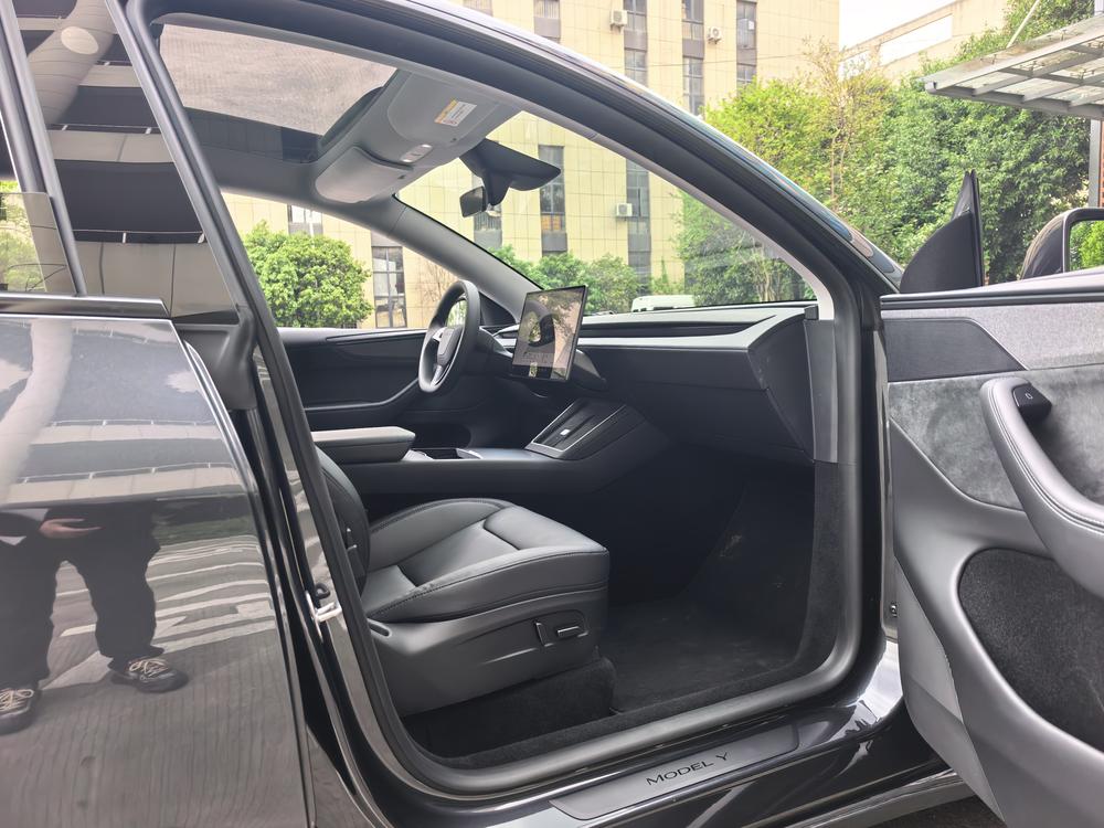 Tesla Model Y 2025 #21 Tesla Model Y 2025 car image #21