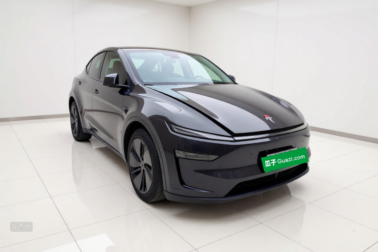 Tesla Model Y 2025 #4 Tesla Model Y 2025 car image #4