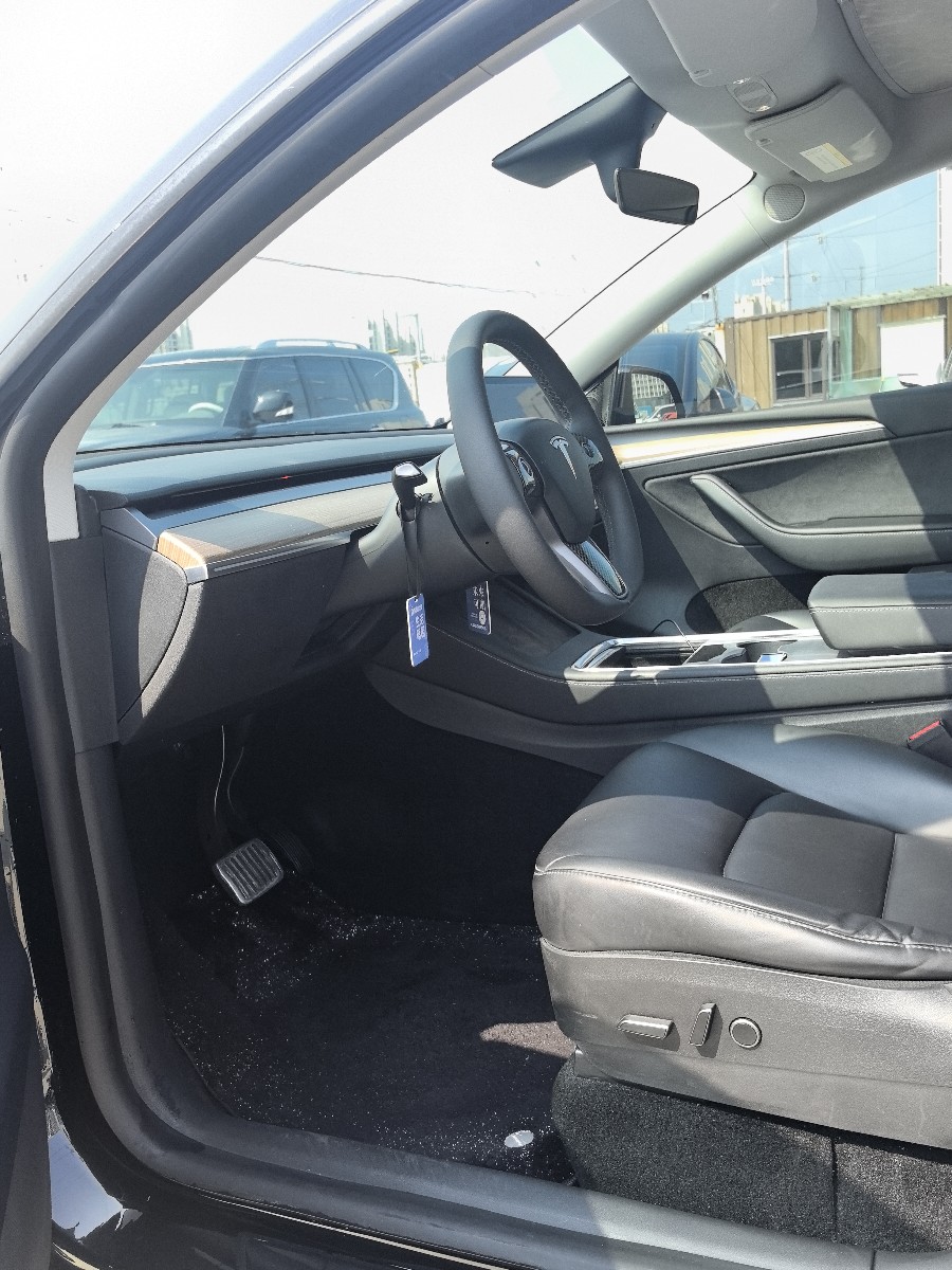 Tesla Model Y 2021 car image #5