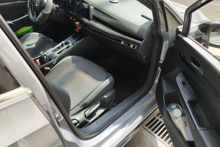 Volkswagen Golf 2022 car image #21