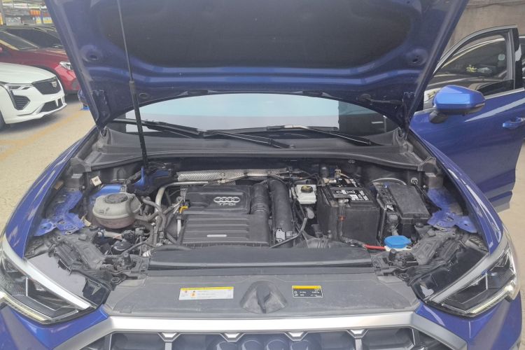 Audi Q3 2021 car image #21