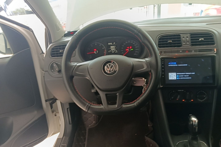 Volkswagen Polo 2018 car image #11