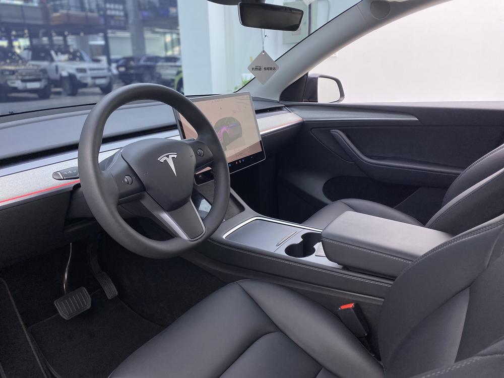 Tesla Model Y 2025 #22 Tesla Model Y 2025 car image #22