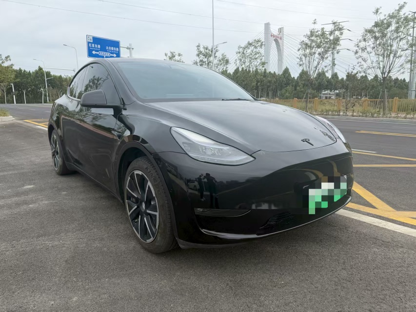 Tesla Model Y 2023 #2 Tesla Model Y 2023 car image #2