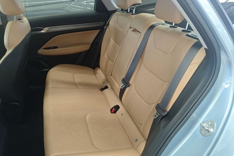 GEELY Emgrand L HiP 2023 car image #17