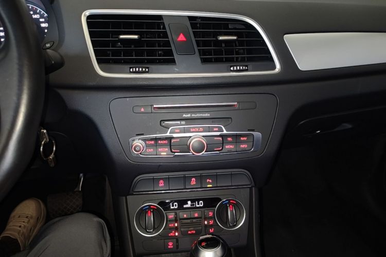 Audi Q3 2017 car image #15