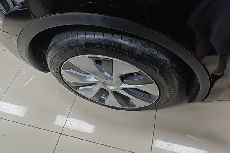 Tesla Model Y 2023 #10 Tesla Model Y 2023 car image #10