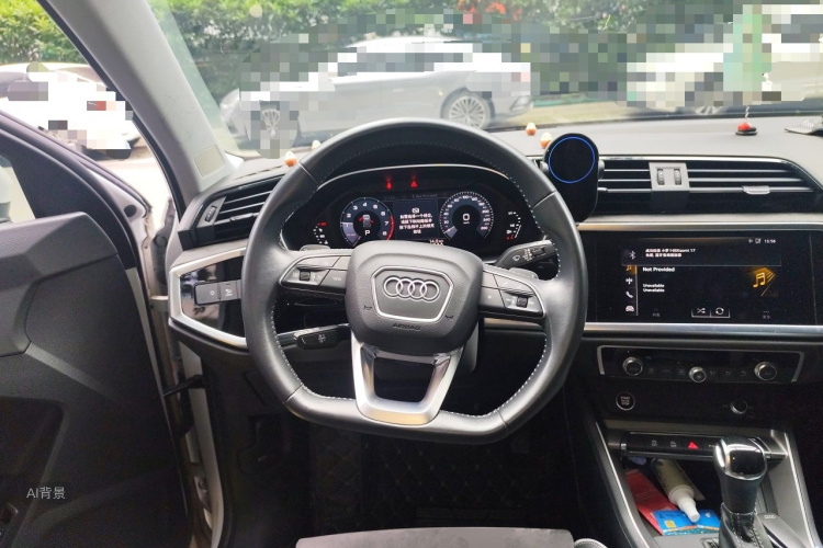 Audi Q3 2020 car image #12