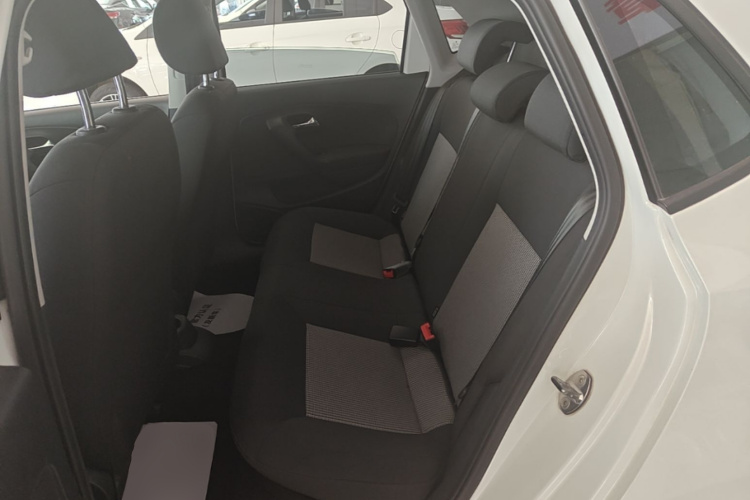 Volkswagen Polo 2018 car image #17