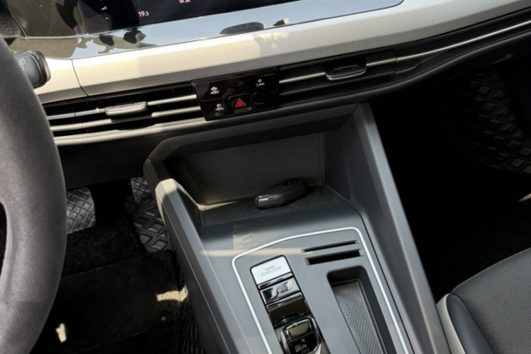 Volkswagen Golf 2023 car image #13